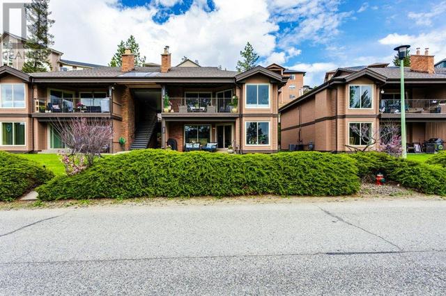 2226 Golf Course Dr, House attached with 2 bedrooms, 2 bathrooms and 2 parking in West Kelowna BC | Image 2