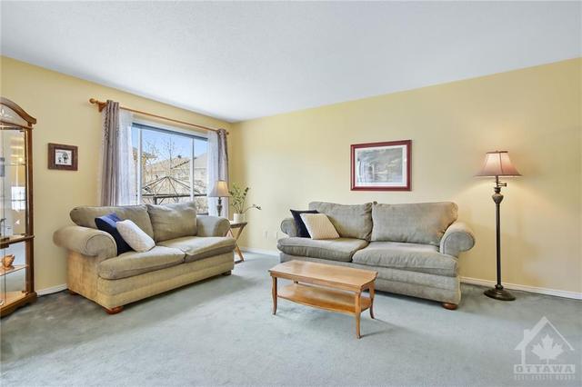 6311 Sablewood Pl, Townhouse with 3 bedrooms, 3 bathrooms and 2 parking in Ottawa ON | Image 7