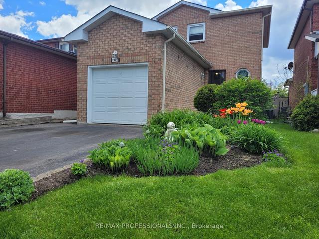 162 Ecclestone Dr, House detached with 2 bedrooms, 2 bathrooms and 3 parking in Brampton ON | Image 1
