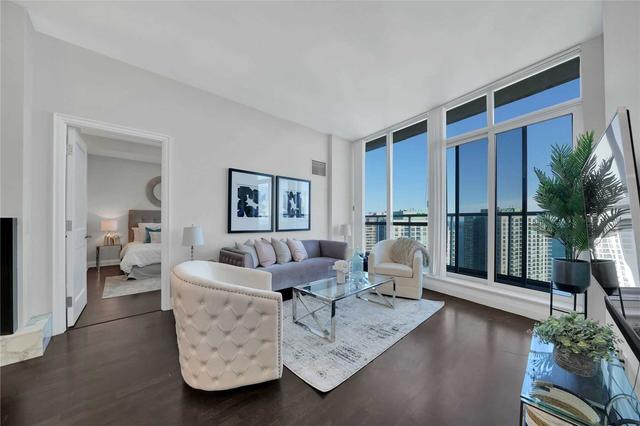 LPH2 - 208 Queens Quay W, Condo with 2 bedrooms, 2 bathrooms and 1 parking in Toronto ON | Image 1