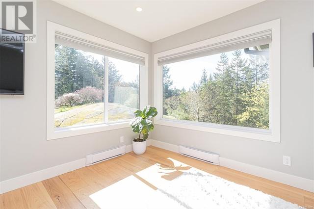 8518 Tribune Terr, House detached with 5 bedrooms, 3 bathrooms and 4 parking in North Saanich BC | Image 25