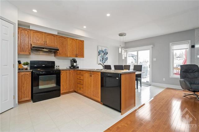 1778 Jersey Street, Townhouse with 3 bedrooms, 2 bathrooms and 3 parking in Ottawa ON | Image 9