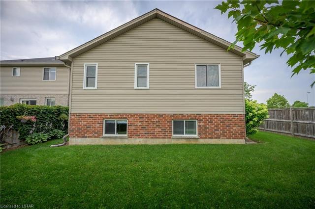 1004 Hanson Cres, House detached with 4 bedrooms, 2 bathrooms and 6 parking in London ON | Image 46