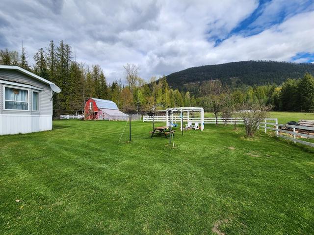 574 Mccormack Rd, House detached with 0 bedrooms, 0 bathrooms and null parking in Central Kootenay K BC | Image 16