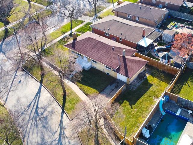 2 Marlawr Gate, House detached with 5 bedrooms, 2 bathrooms and 3 parking in Toronto ON | Image 1