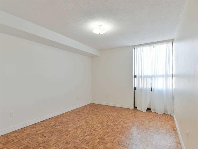 1313 - 50 Mississauga Valley Blvd, Condo with 3 bedrooms, 2 bathrooms and 1 parking in Mississauga ON | Image 13