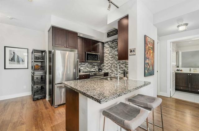 1002 - 28 Linden St, Condo with 2 bedrooms, 2 bathrooms and 1 parking in Toronto ON | Image 17