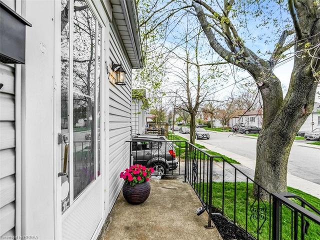 162 East 17th Street, House detached with 2 bedrooms, 1 bathrooms and 1 parking in Hamilton ON | Image 23