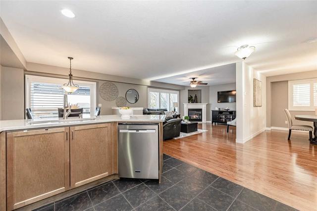 35 Atto Dr, House detached with 3 bedrooms, 4 bathrooms and 6 parking in Guelph ON | Image 7