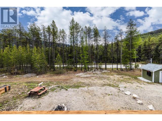 4820 33 Hwy, House detached with 5 bedrooms, 2 bathrooms and 6 parking in Kootenay Boundary E BC | Image 23
