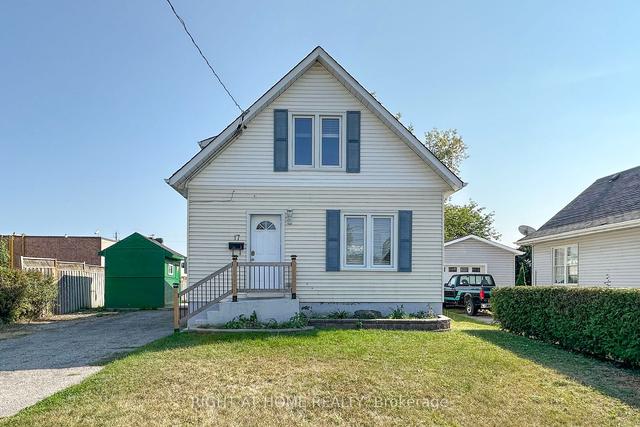 17 Orchard View Blvd E, House detached with 2 bedrooms, 2 bathrooms and 3 parking in Oshawa ON | Image 1
