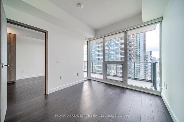 2008 - 95 Mcmahon Dr, Condo with 1 bedrooms, 1 bathrooms and 1 parking in Toronto ON | Image 6