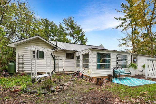 8 Parkhill Dr, House detached with 2 bedrooms, 1 bathrooms and 12 parking in Kawartha Lakes ON | Image 33