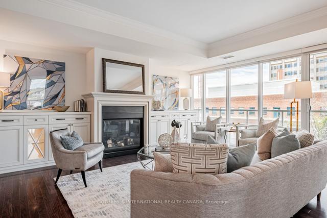 811 - 1 Bedford Rd, Condo with 2 bedrooms, 3 bathrooms and 2 parking in Toronto ON | Image 3