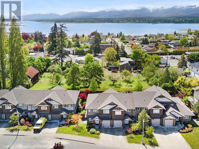 4 - 2030 Wallace Ave, House attached with 3 bedrooms, 3 bathrooms and null parking in Comox BC | Image 39