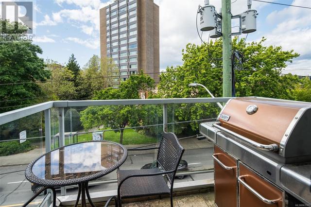 301 - 1721 Quadra St, Condo with 2 bedrooms, 2 bathrooms and 1 parking in Victoria BC | Image 17