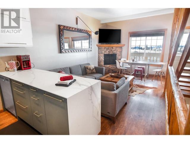 9 - 5020 Snowbird Way, House attached with 3 bedrooms, 2 bathrooms and null parking in Kootenay Boundary E BC | Image 2