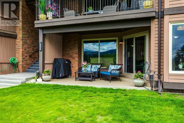 2226 Golf Course Dr, House attached with 2 bedrooms, 2 bathrooms and 2 parking in West Kelowna BC | Image 4