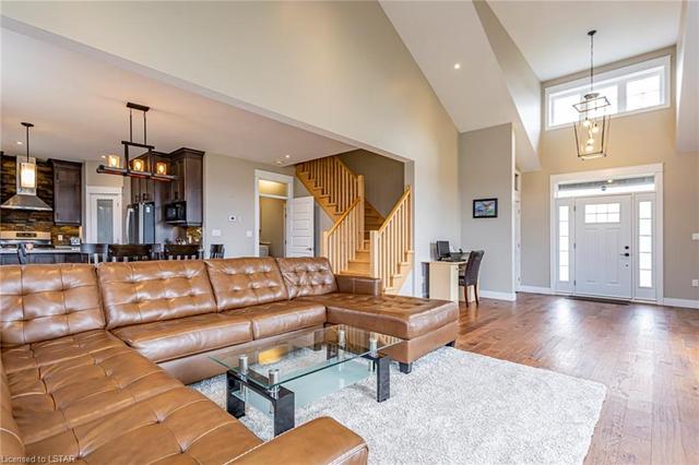 2580 Dundas St, House detached with 4 bedrooms, 3 bathrooms and 8 parking in London ON | Image 1
