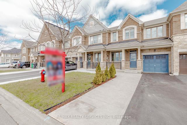 47 Ledger Point Cres, House attached with 4 bedrooms, 3 bathrooms and 5 parking in Brampton ON | Image 1