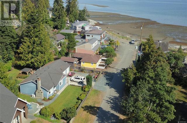 277 Buller Rd, House detached with 2 bedrooms, 2 bathrooms and 4 parking in Qualicum Beach BC | Image 2
