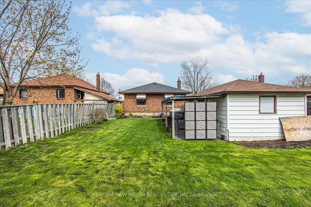 126 Chadburn St, House detached with 3 bedrooms, 2 bathrooms and 5 parking in Oshawa ON | Image 18