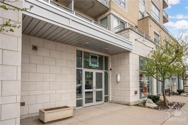 208 - 1422 Wellington St W, Condo with 2 bedrooms, 1 bathrooms and 1 parking in Ottawa ON | Image 2
