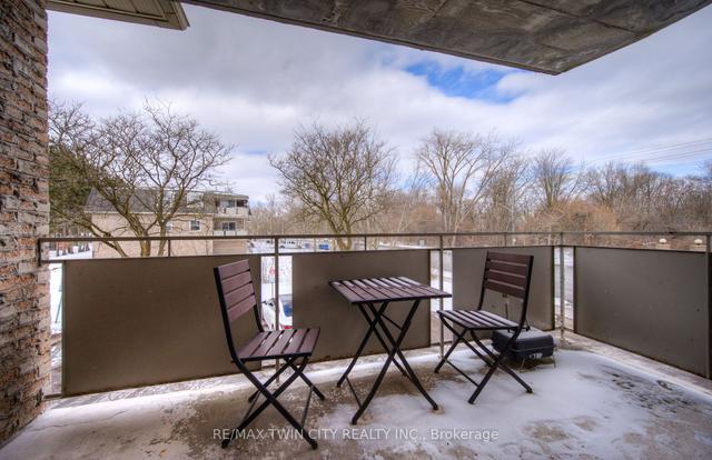 2 - 91 Westmount Rd N, Condo with 4 bedrooms, 2 bathrooms and 2 parking in Waterloo ON | Image 10