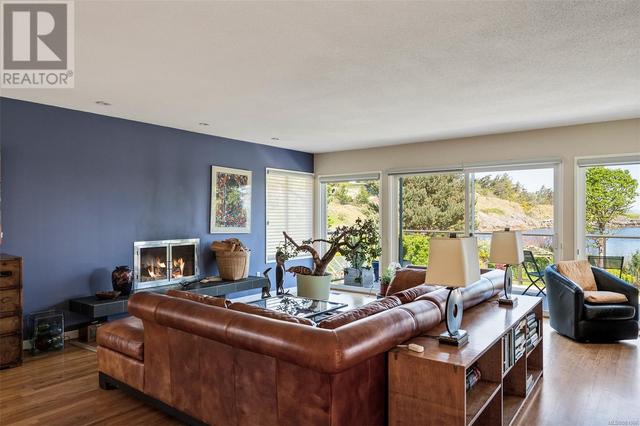 4050 Lockehaven Dr E, House detached with 4 bedrooms, 4 bathrooms and 6 parking in Saanich BC | Image 13