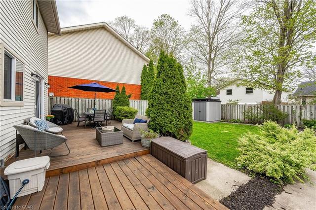251 West Acres Dr, House detached with 3 bedrooms, 1 bathrooms and 5 parking in Guelph ON | Image 41