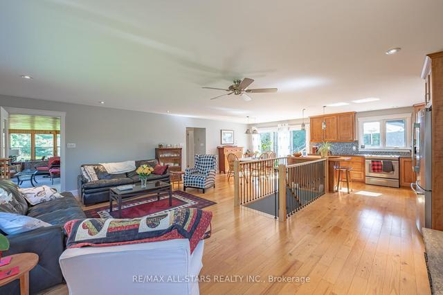 3374 Elm Tree Rd, House detached with 3 bedrooms, 3 bathrooms and 13 parking in Kawartha Lakes ON | Image 2
