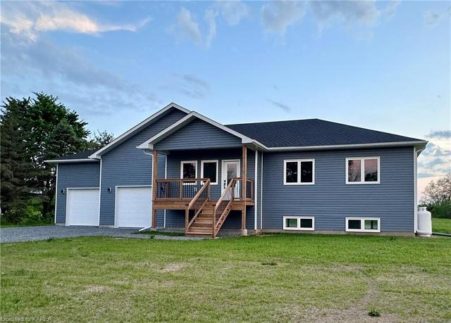 5777 Highway 38, House detached with 3 bedrooms, 2 bathrooms and 7 parking in South Frontenac ON | Image 1
