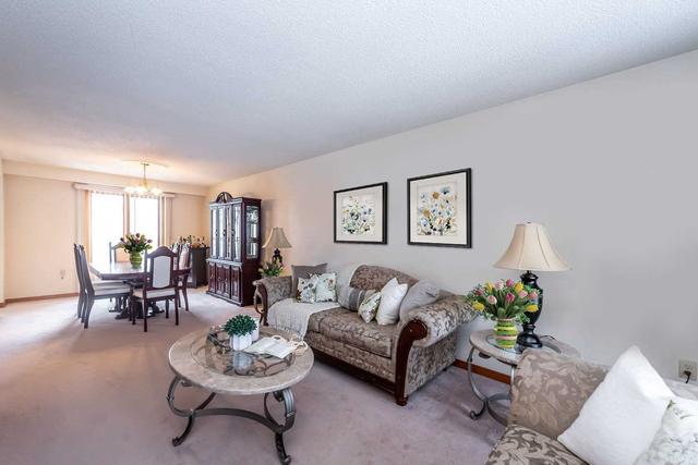 18 Rockway Crt, House detached with 4 bedrooms, 4 bathrooms and 4 parking in Hamilton ON | Image 7