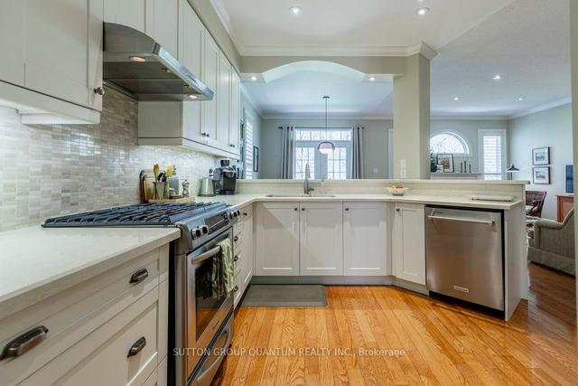 141 Creek Path Ave, House detached with 3 bedrooms, 4 bathrooms and 5 parking in Oakville ON | Image 3