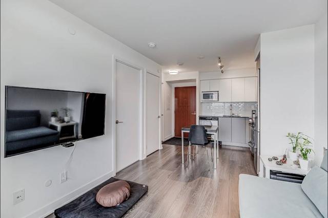 817 - 160 Flemington Rd, Condo with 1 bedrooms, 1 bathrooms and 1 parking in Toronto ON | Image 4