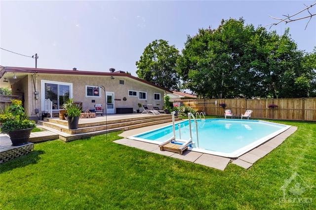 Inground pool with lots of yard left | Image 23