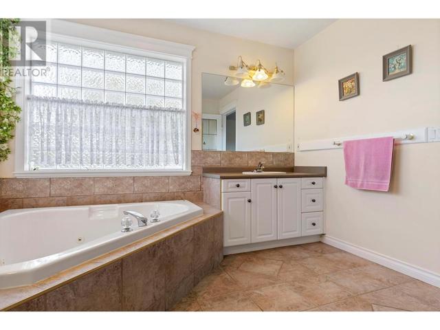 750 Douglas Rd, House detached with 3 bedrooms, 3 bathrooms and 2 parking in West Kelowna BC | Image 29