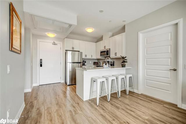 322 - 95 Dundas Street West St, House attached with 2 bedrooms, 2 bathrooms and 2 parking in Oakville ON | Image 31