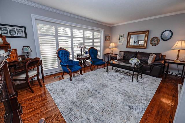 59 Braemar Dr, House detached with 3 bedrooms, 3 bathrooms and 7 parking in Brampton ON | Image 3