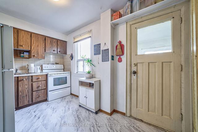 419 Christie St, House semidetached with 3 bedrooms, 2 bathrooms and 1 parking in Toronto ON | Image 2
