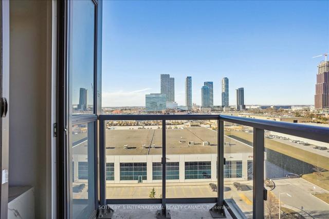 916 - 38 Honeycrisp Cres, Condo with 2 bedrooms, 2 bathrooms and 1 parking in Vaughan ON | Image 24
