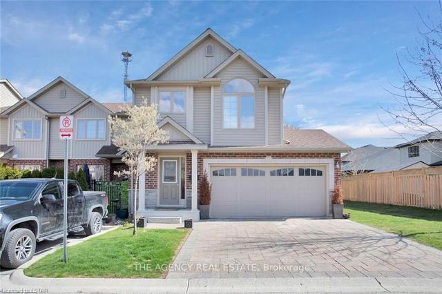 1061 Eagletrace Dr, Townhouse with 3 bedrooms, 3 bathrooms and 4 parking in London ON | Image 1
