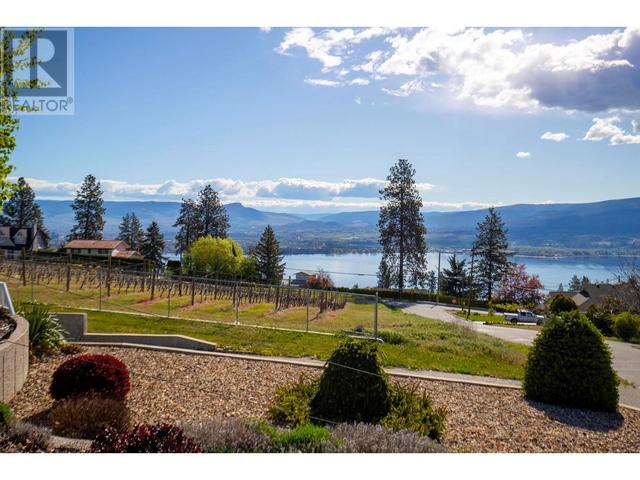 750 Douglas Rd, House detached with 3 bedrooms, 3 bathrooms and 2 parking in West Kelowna BC | Image 12