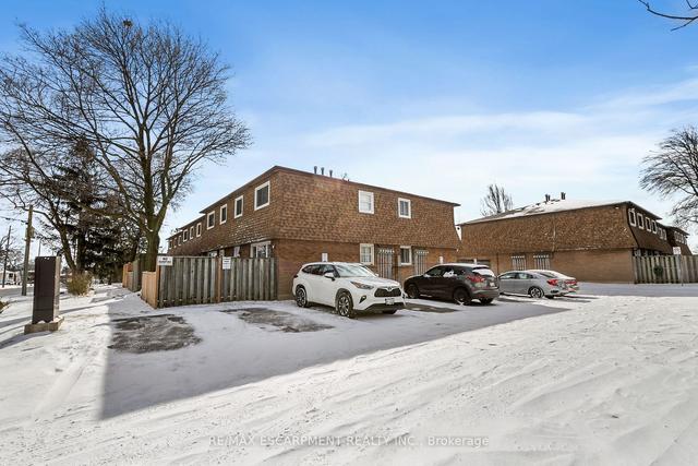 3 - 165 Limeridge Rd W, Townhouse with 2 bedrooms, 1 bathrooms and 1 parking in Hamilton ON | Image 17