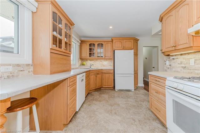 44 Ridgeway Ave, House detached with 4 bedrooms, 2 bathrooms and 7 parking in Guelph ON | Image 2