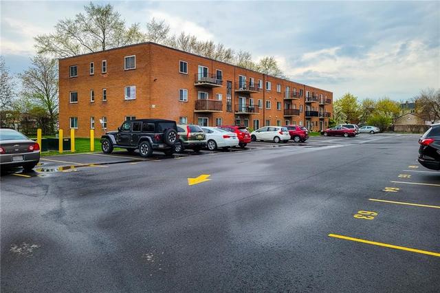 7 - 456 Carlton Street, Condo with 1 bedrooms, 1 bathrooms and 1 parking in St. Catharines ON | Image 4