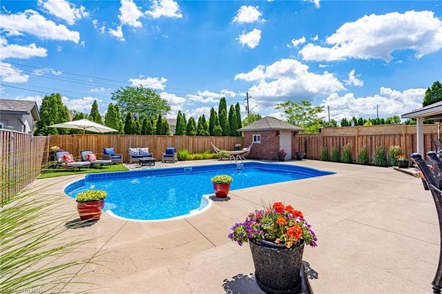 4 Valvano Crt, House detached with 4 bedrooms, 2 bathrooms and 6 parking in St. Catharines ON | Image 32