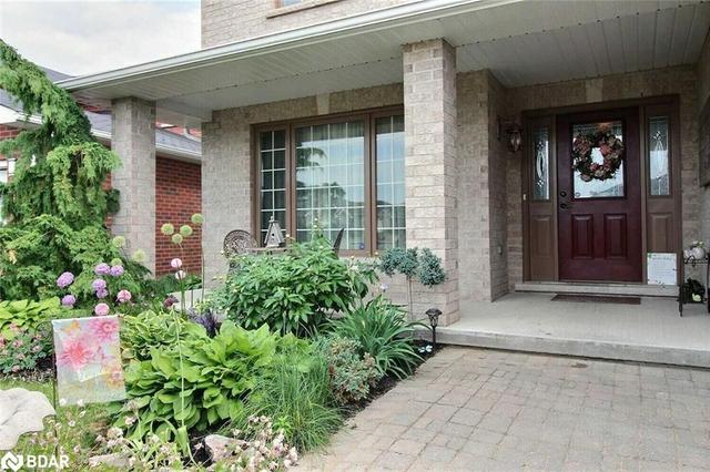 7 Essex Dr, House detached with 5 bedrooms, 3 bathrooms and 6 parking in Belleville ON | Image 2