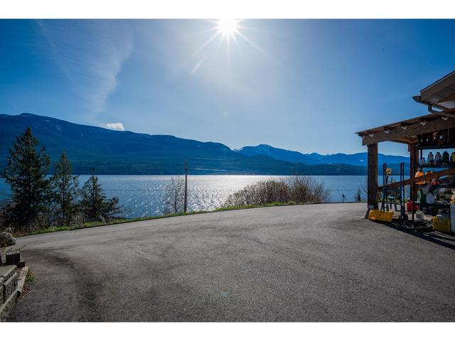 3558 Sprague St, House detached with 3 bedrooms, 4 bathrooms and null parking in Central Kootenay D BC | Image 27