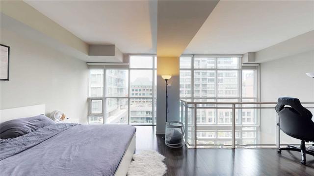 lph12 - 21 Nelson St, Condo with 1 bedrooms, 2 bathrooms and 1 parking in Toronto ON | Image 4